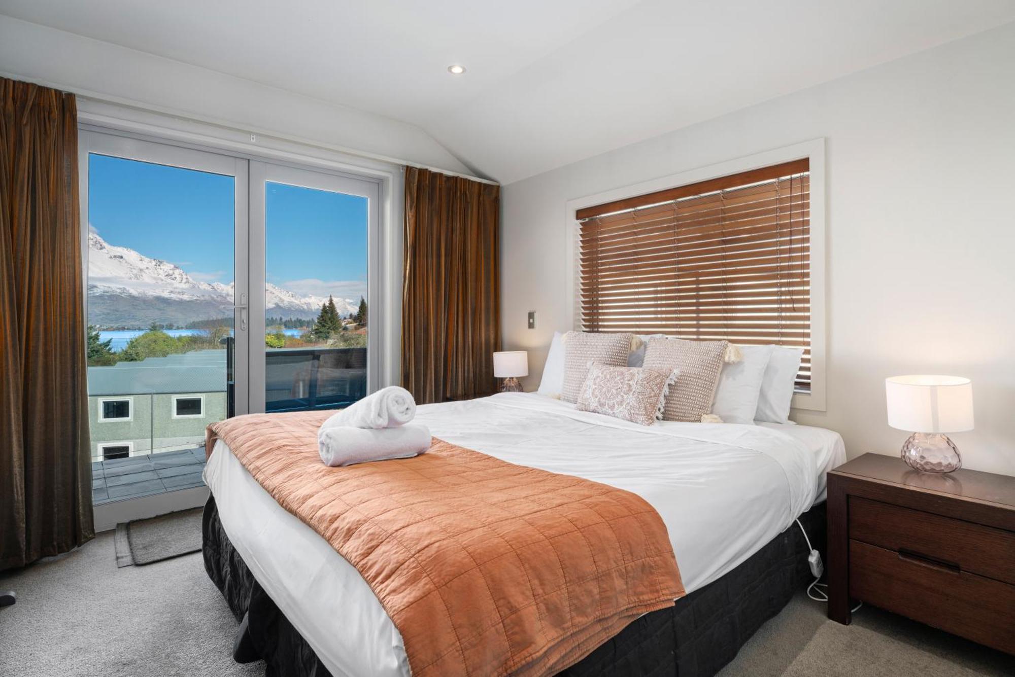 Lakefront Living - 4 Bedrm Apartment Alpine Vilage Queenstown Kültér fotó